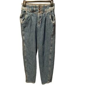 Hollister Ultra High Rise 80's Mom Jeans Size 1R/25
